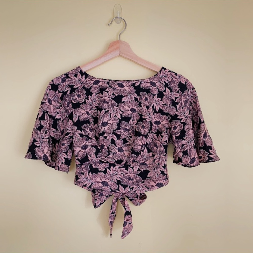 LAST CALL • ECWO • MISS SELFRIDGE Cropped Flutter Sleeve Floral Top